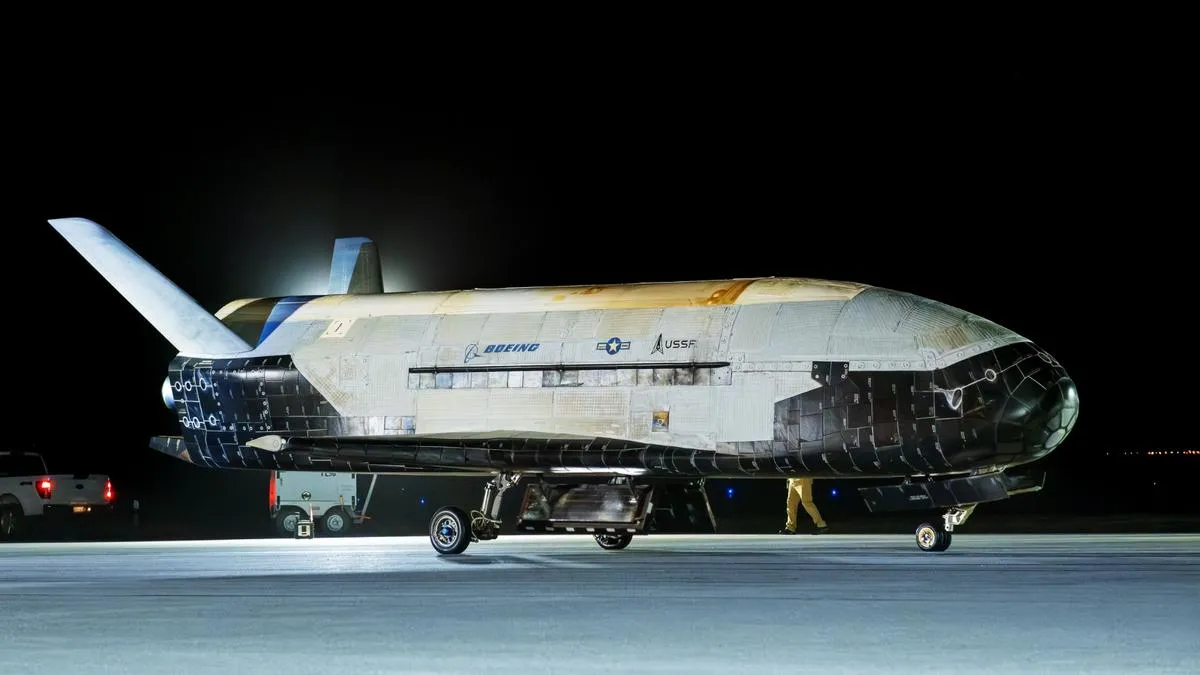 Der X-37B Orbital Test Vehicle-7 (OTV-7) auf der Vandenberg Space Force Base in Kalifornien am 7. März 2025.